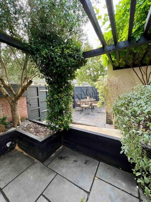 Leilighet Private Garden Oasis In *