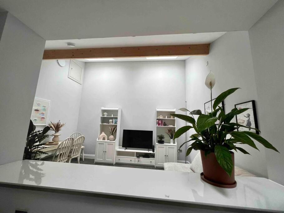 Leilighet Private Garden Oasis In *